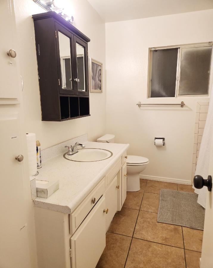 Centrally Located, 4X Queen, 300 Mbps Internet With Backyard! 헤멧 외부 사진