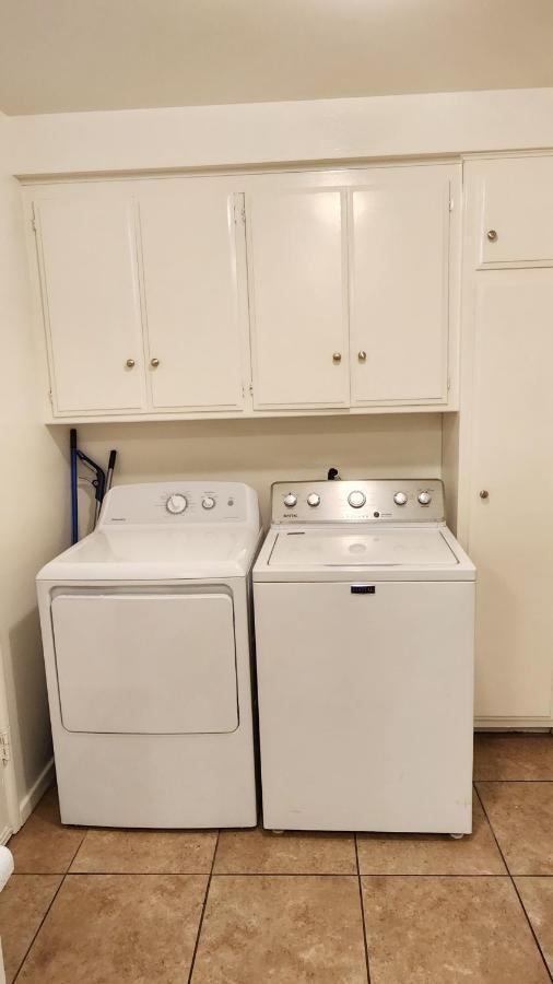 Centrally Located, 4X Queen, 300 Mbps Internet With Backyard! 헤멧 외부 사진
