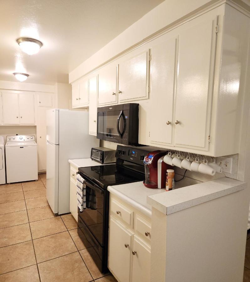 Centrally Located, 4X Queen, 300 Mbps Internet With Backyard! 헤멧 외부 사진