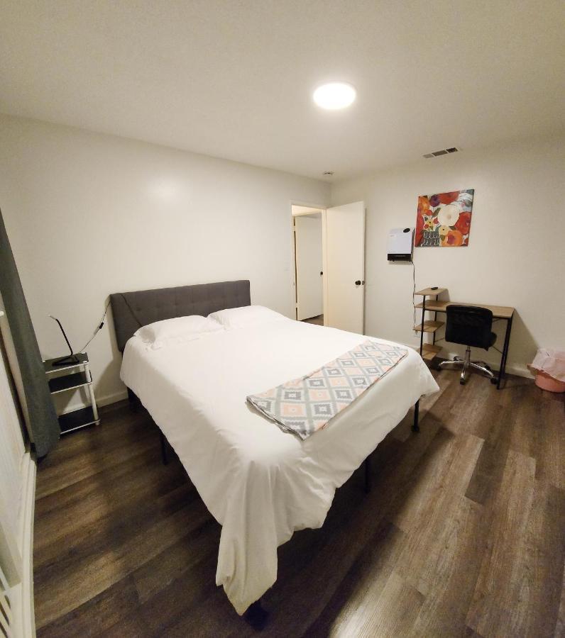 Centrally Located, 4X Queen, 300 Mbps Internet With Backyard! 헤멧 외부 사진