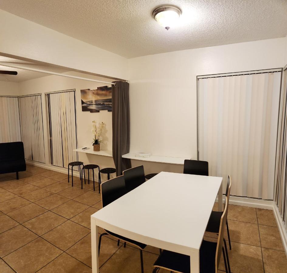 Centrally Located, 4X Queen, 300 Mbps Internet With Backyard! 헤멧 외부 사진